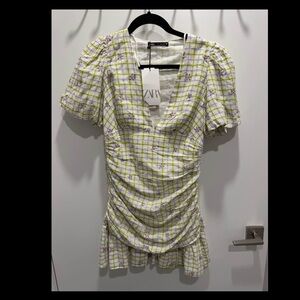 NEW WITH TAGS Zara Floral Dress